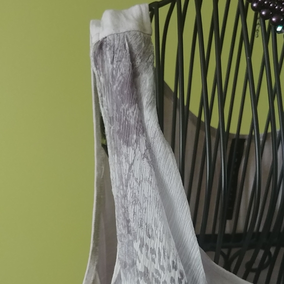 100% Silk top layer, base layer 95% Modal and 5% Spandex top, size L - Picture 5 of 9